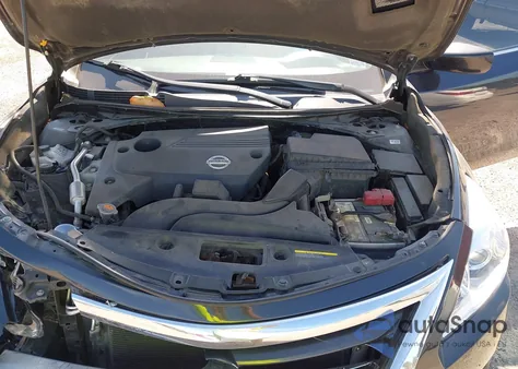 2015 Nissan Altima 2.5 S z USA, uszkodzony, nr VIN 1N4AL3AP5FN353439